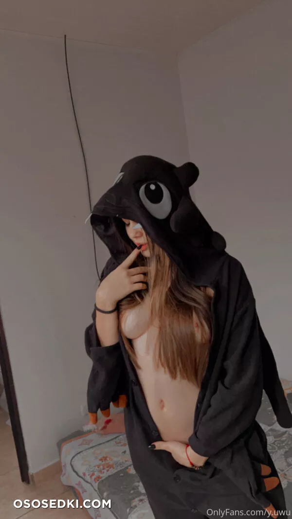 UWU-Yor - Toothless - 2
