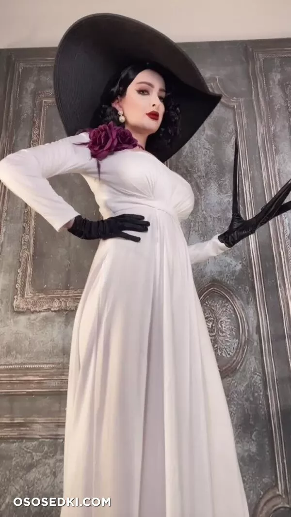 Kristen Lanae - Lady Dimitrescu - 5