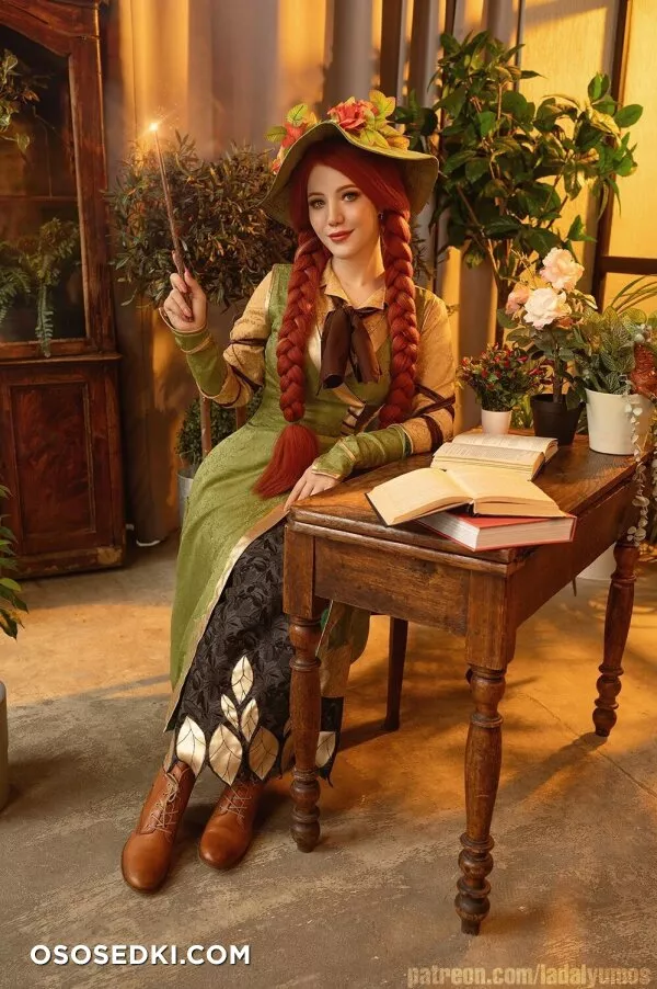 Lada Lyumos - Professor Garlick - 3