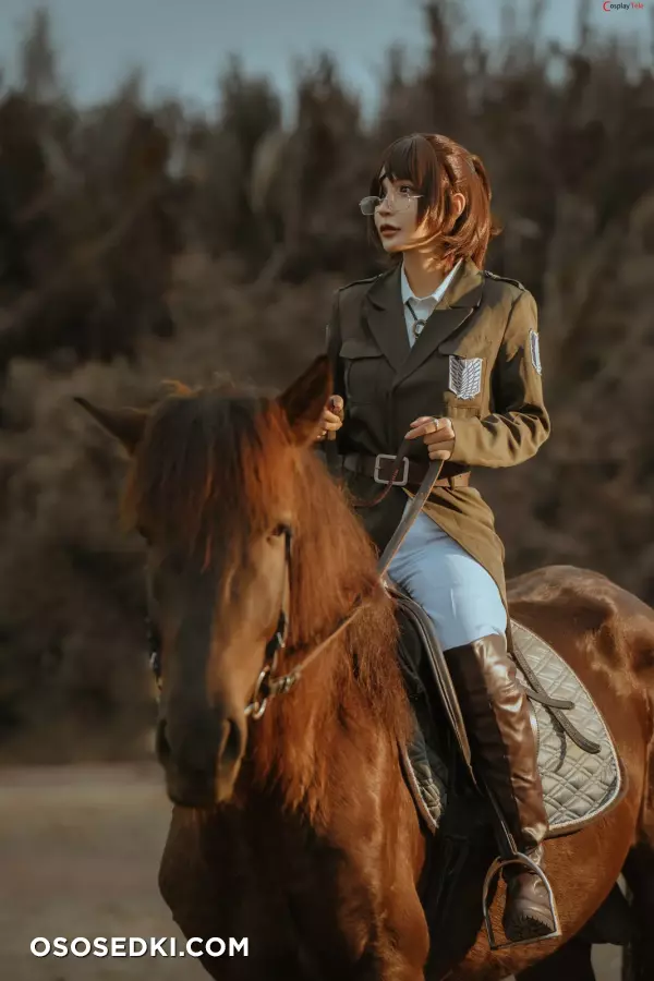 Umeko J cosplay Hange Zoe - Attack on Titan - 3