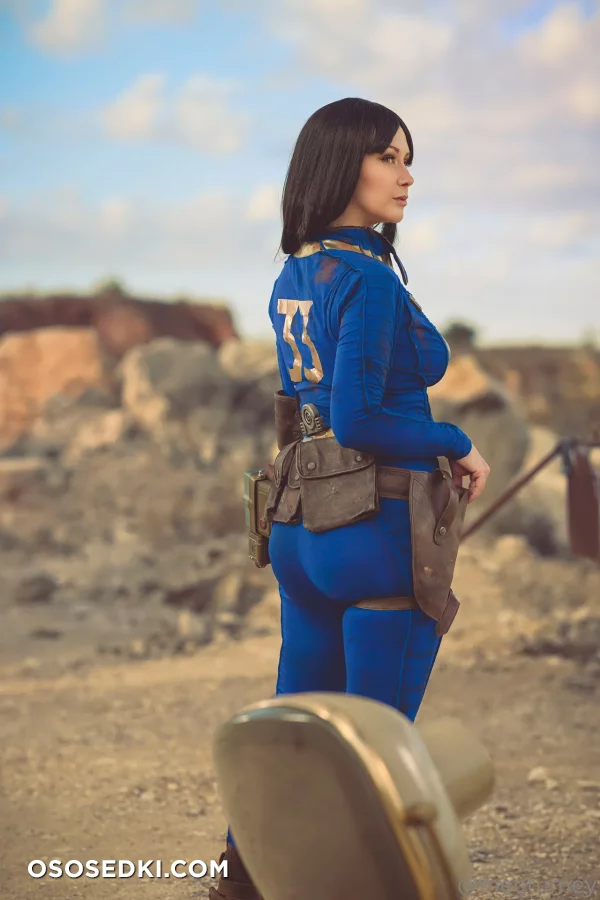 Meg Turney - Vault Girl - Fallout - 5