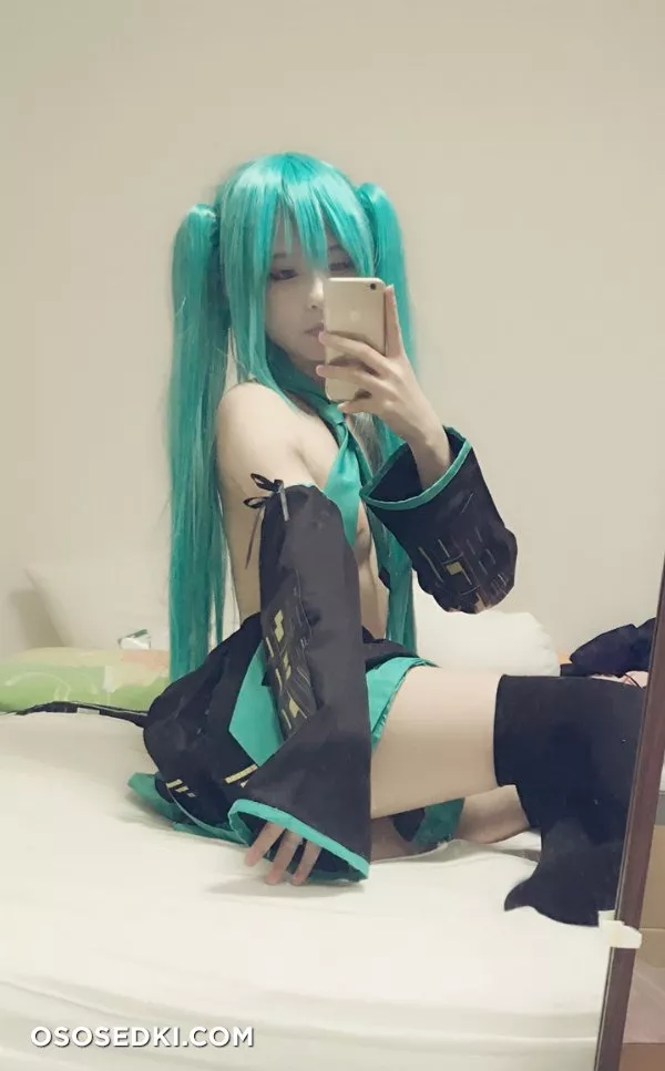 [Misa呆 呆] Miku ero cosplay - 3