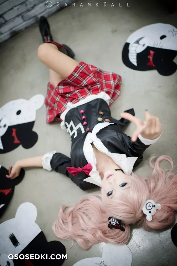 Junko (Danganropa) (Enoshima shield child) by AZA - 3