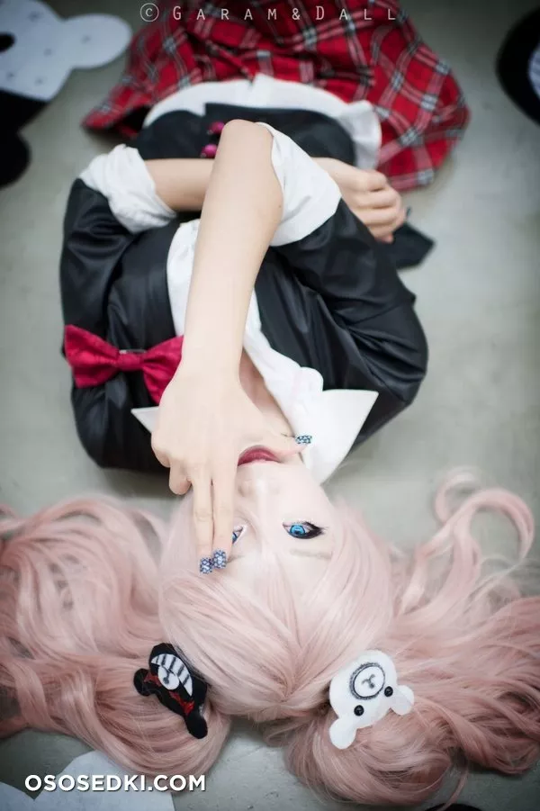 Junko (Danganropa) (Enoshima shield child) by AZA - 4