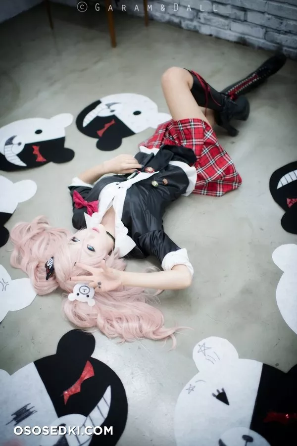 Junko (Danganropa) (Enoshima shield child) by AZA - 5