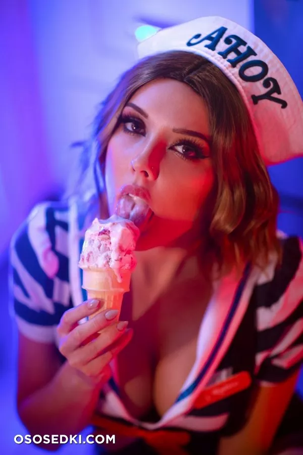 SCOOPS AHOY (Darshelle Stevens) - 2