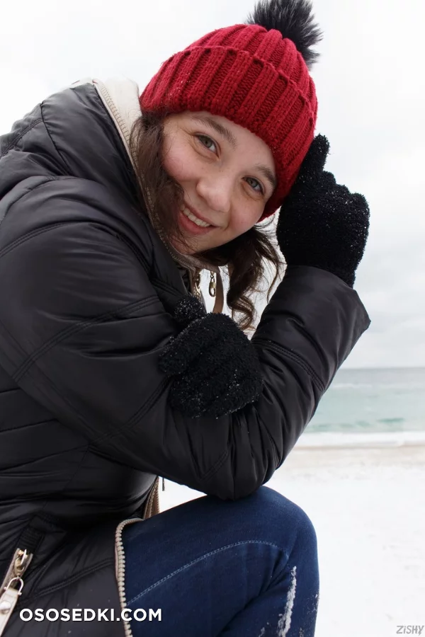Tasia Loomer Cold Cuddles Cafe - 5