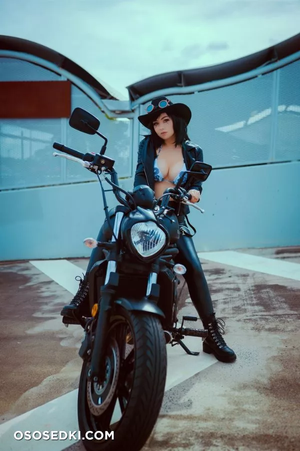 Amy Thunderbolt. Cyberpunk. Motobike - 3