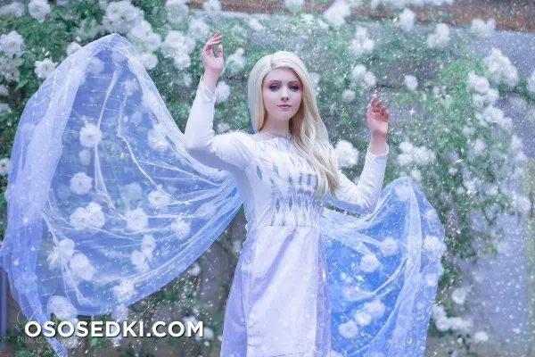 Blue Snow. Elsa. Frosen. Disney - 2