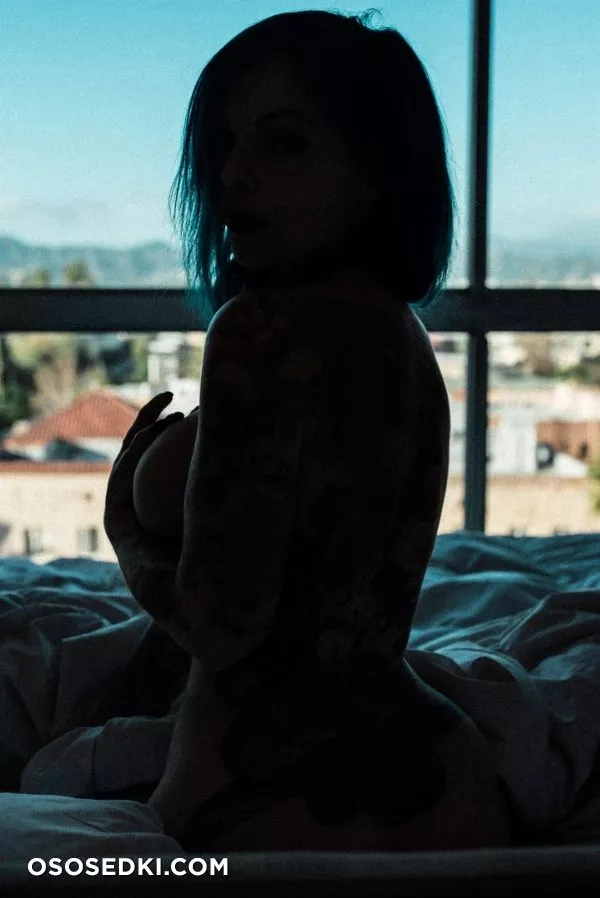 Riae. Nude. Morning. Fangs - 3