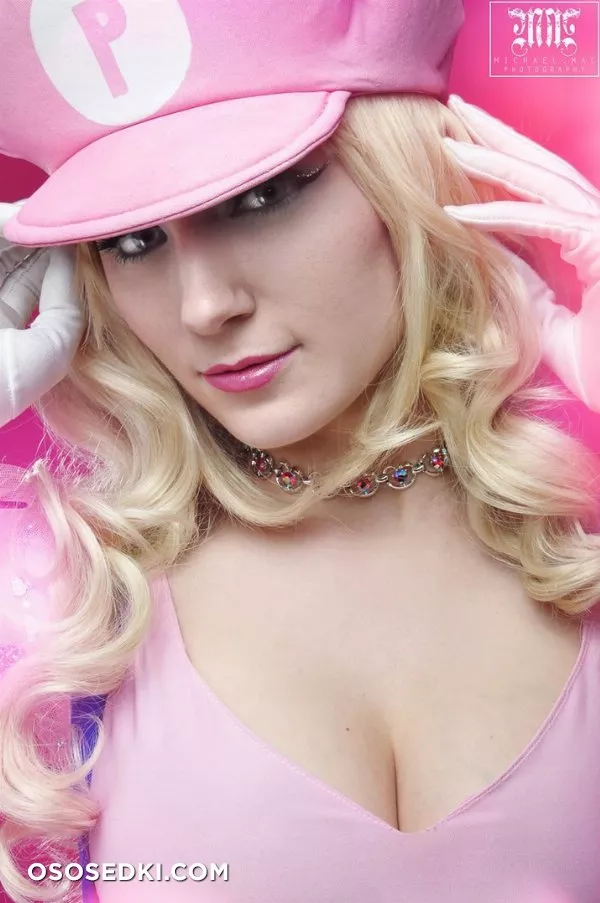 Jennifer Van Damsel _ Super Mario _ Princess Peach - 5