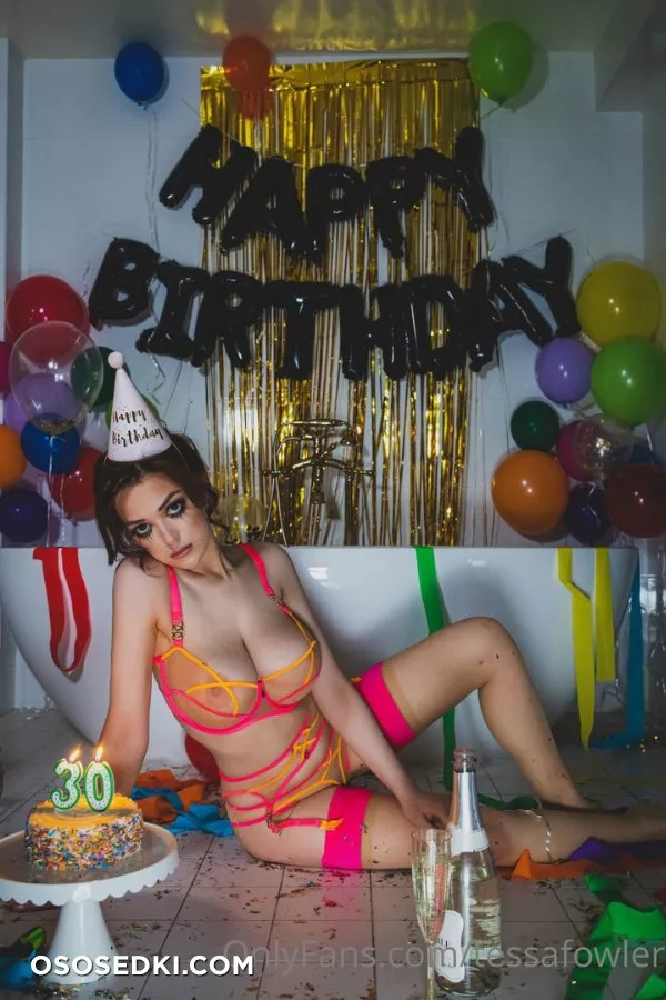 Tessa Fowler - erotic/porn cosplay - 4