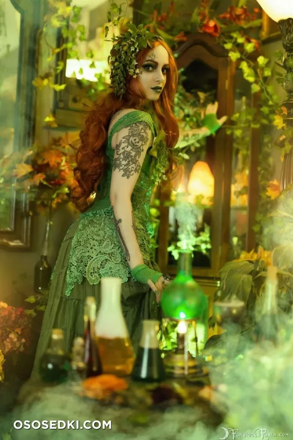 Poison Ivy (DC) Genevieve - 3