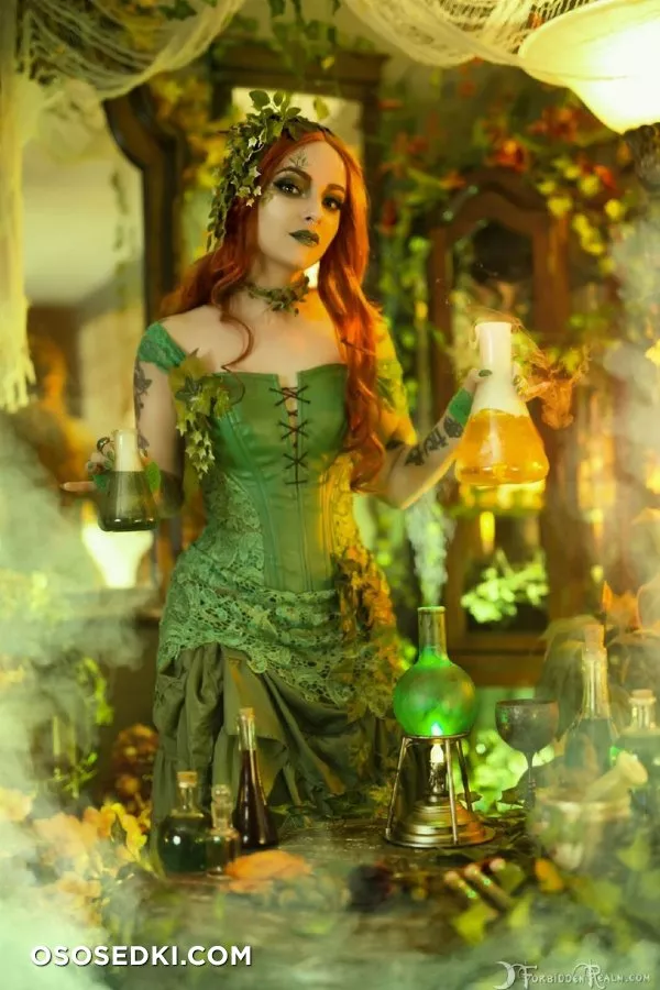 Poison Ivy (DC) Genevieve - 4