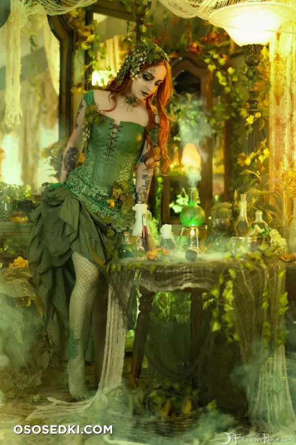Poison Ivy (DC) Genevieve - 5