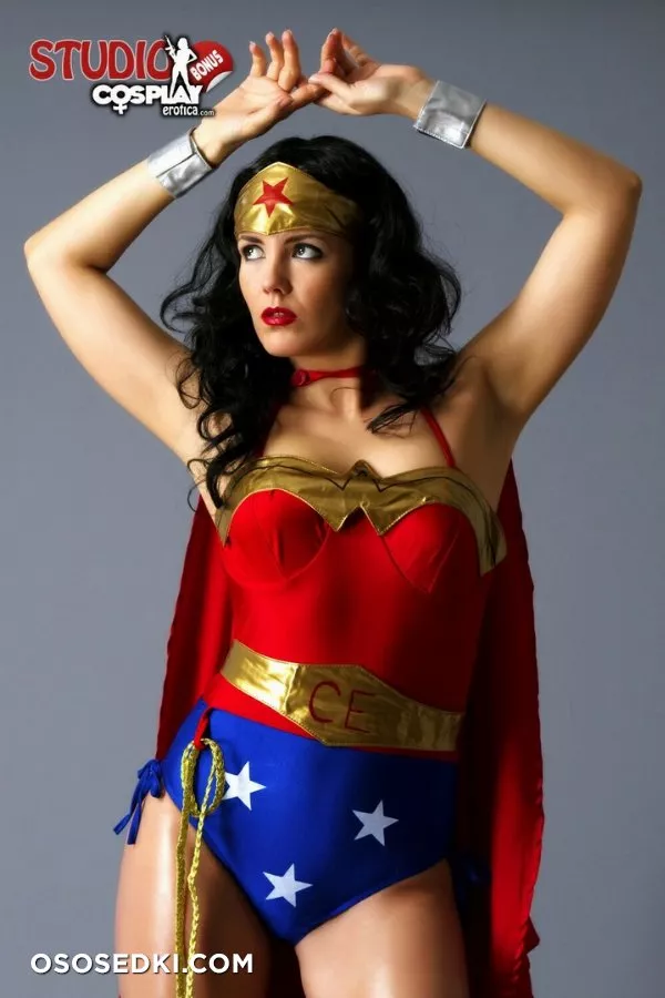 Wonder Woman (DC) Gogo - 3