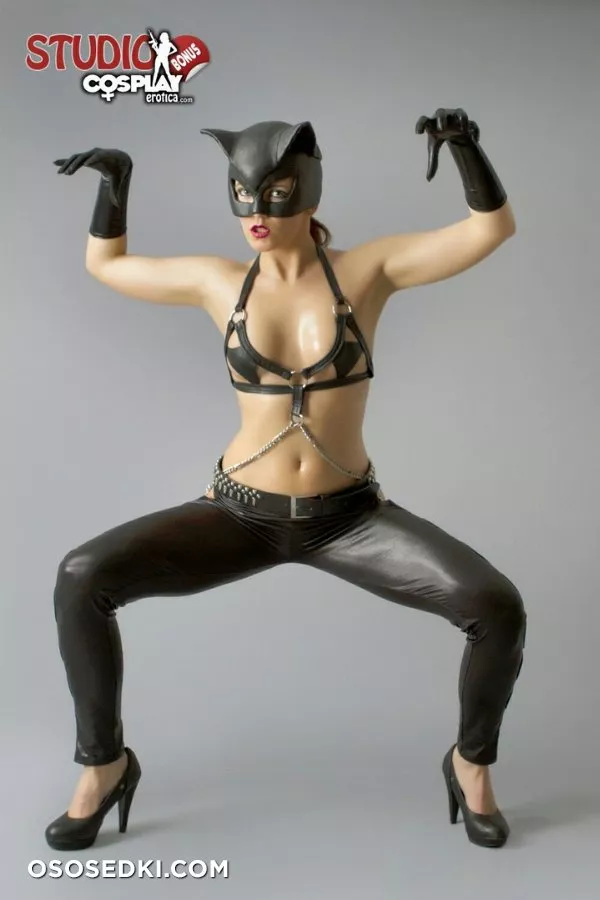 Catwoman (DC) Gogo - 3