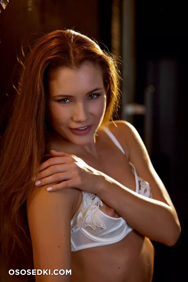 Mary Rock - Vision in White - HollyRandall - 5