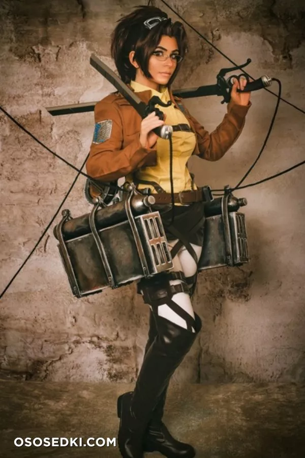 Danielle Beaulieu | Attack on Titan | Hange Zoe - 1
