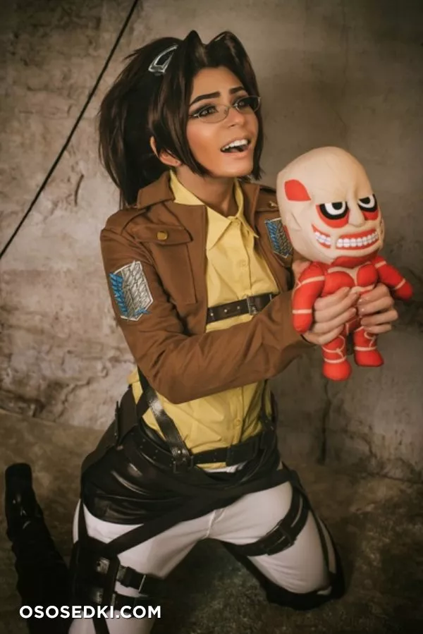 Danielle Beaulieu | Attack on Titan | Hange Zoe - 2