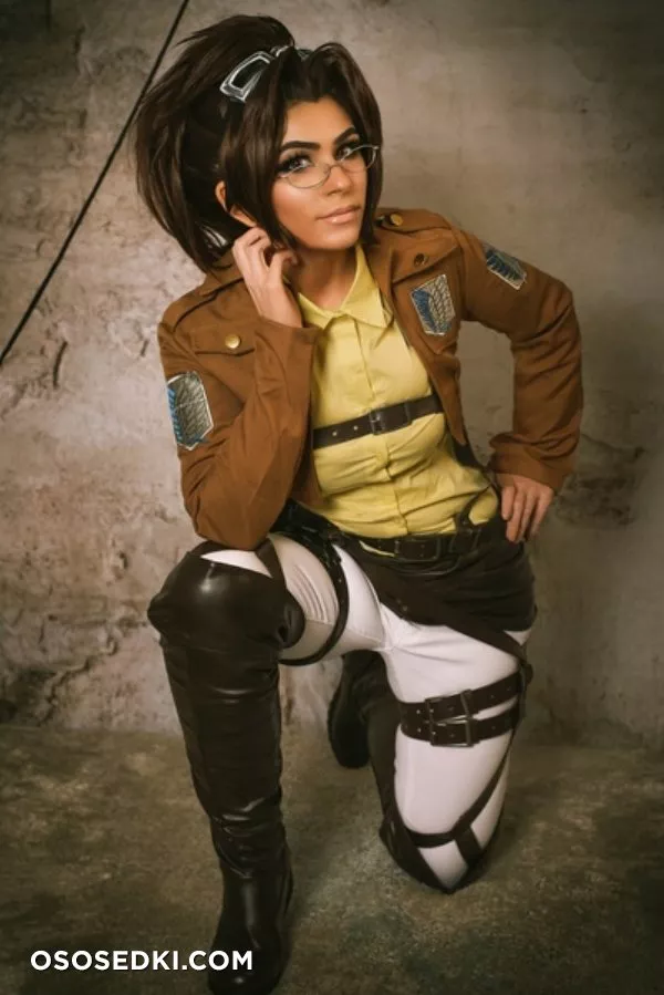 Danielle Beaulieu | Attack on Titan | Hange Zoe - 3