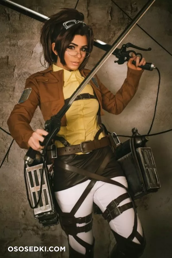 Danielle Beaulieu | Attack on Titan | Hange Zoe - 4