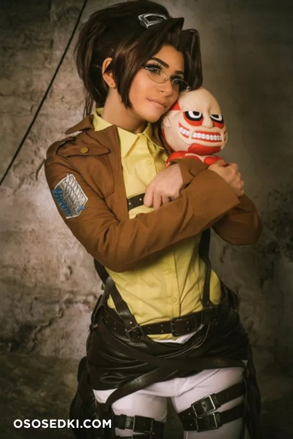 Danielle Beaulieu | Attack on Titan | Hange Zoe - 5