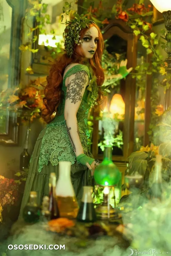 Genevieve | Poison Ivy - 3