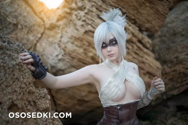 S*** the Fox - Riven patreon cosplay set - 4