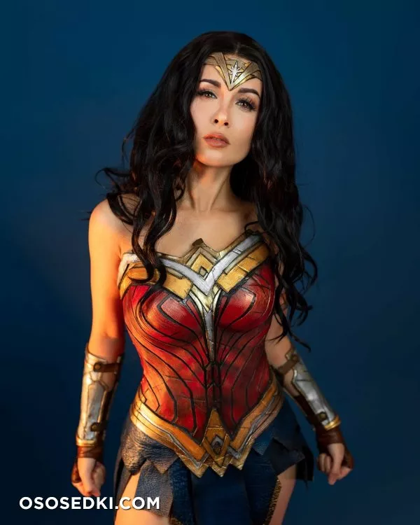 Hendoart - Wonder Woman patreon cosplay set - 2