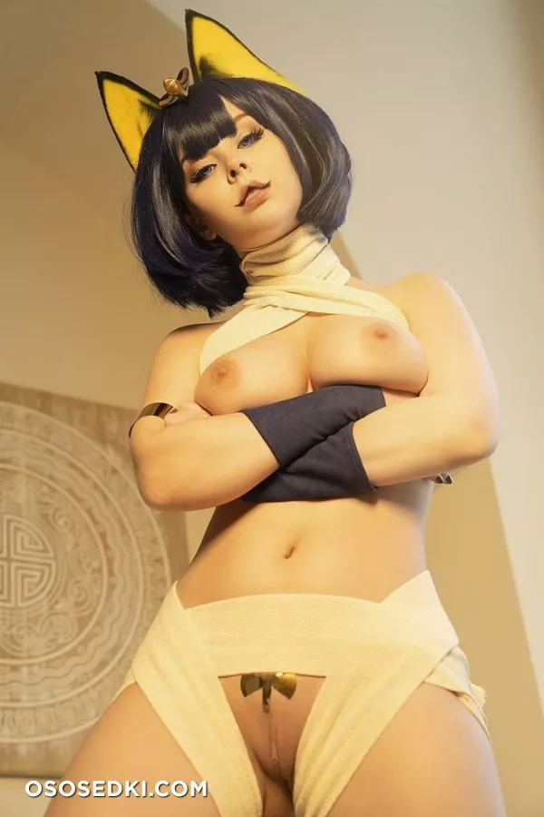 Helly Valentine - 1